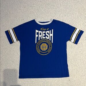 Boys Old Navy oversized t-shirt size Small (6/7)